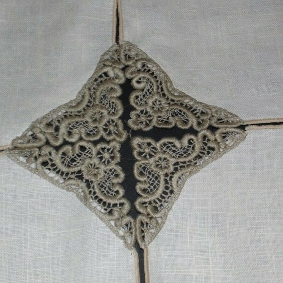 VINTAGE LINEN FLORAL CROCHET TABLE NAPKINS ECHRU/DK TAN 4 PC - Picture 3 of 5